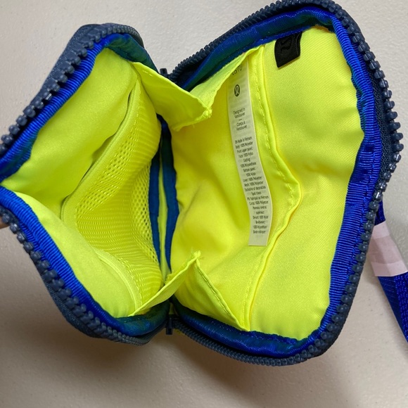 🎉 Lululemon Easy Access Crossbody Bag Neon - Picture 4 of 8